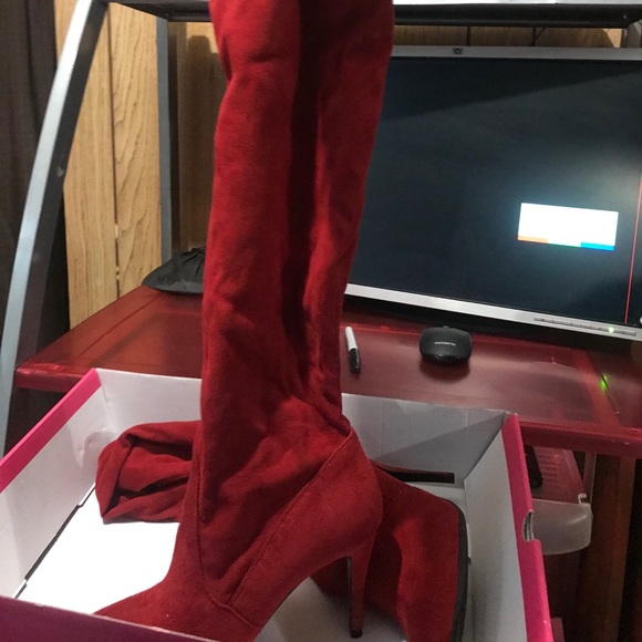 Over the knee Red Velvet boots - Picture 4 of 5